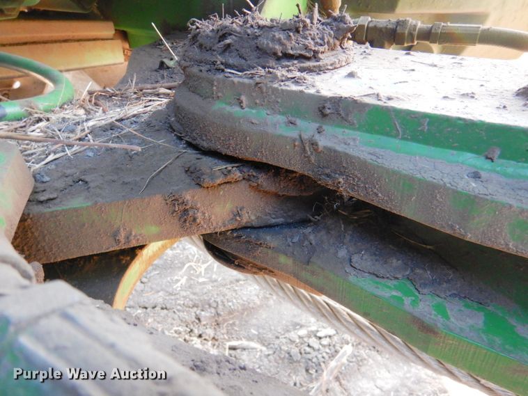 image for item DN1251 2003 John Deere 9520  4WD tractor