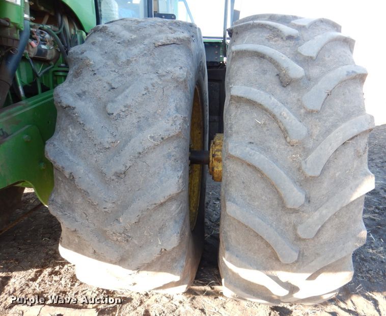 image for item DN1251 2003 John Deere 9520  4WD tractor