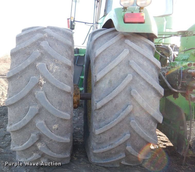 image for item DN1251 2003 John Deere 9520  4WD tractor