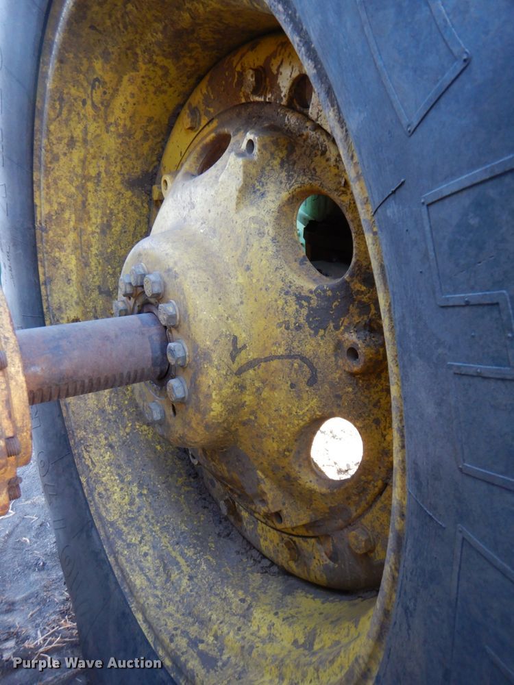 image for item DN1251 2003 John Deere 9520  4WD tractor