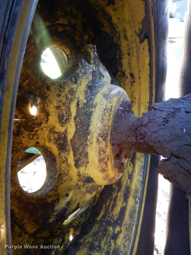 image for item DN1251 2003 John Deere 9520  4WD tractor