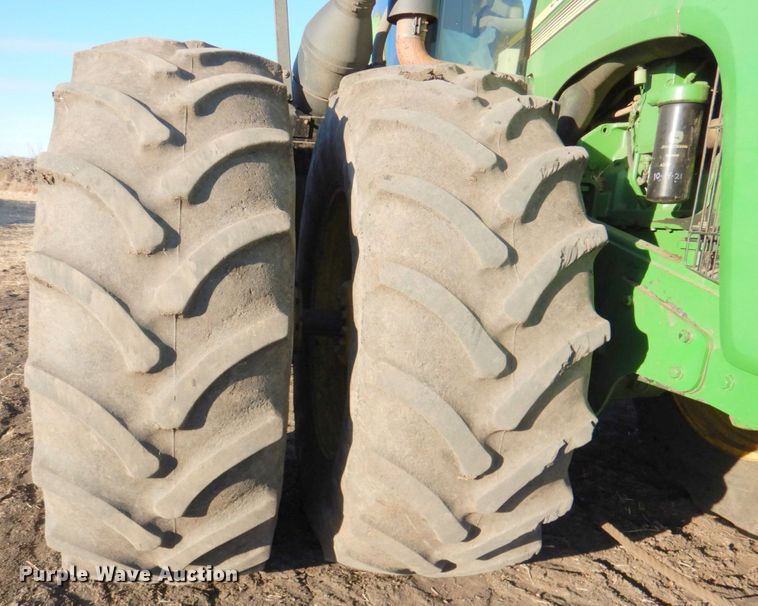 image for item DN1251 2003 John Deere 9520  4WD tractor