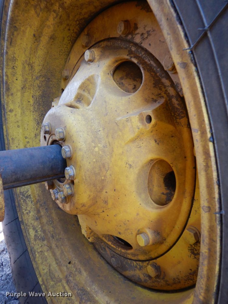 image for item DN1251 2003 John Deere 9520  4WD tractor