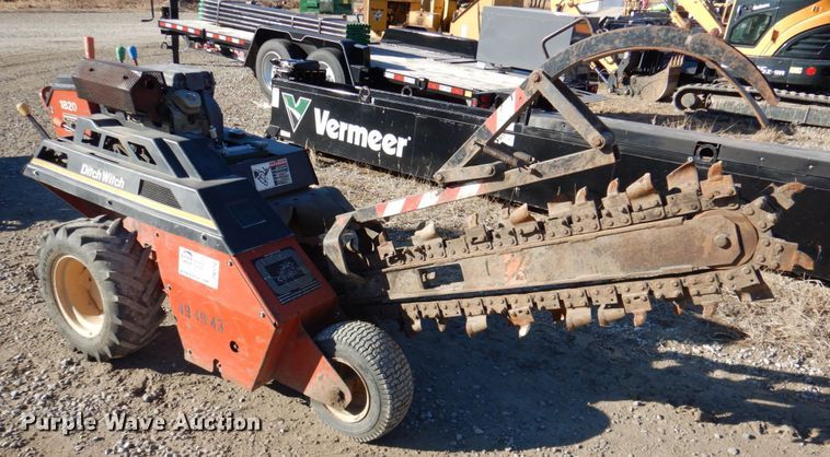 image for item DN1255 2004 Ditch Witch 1820  trencher