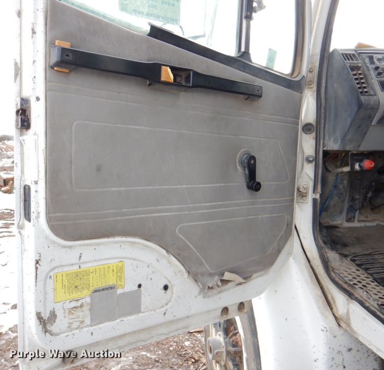 image for item DN2681 1998 Freightliner FL80  dump truck