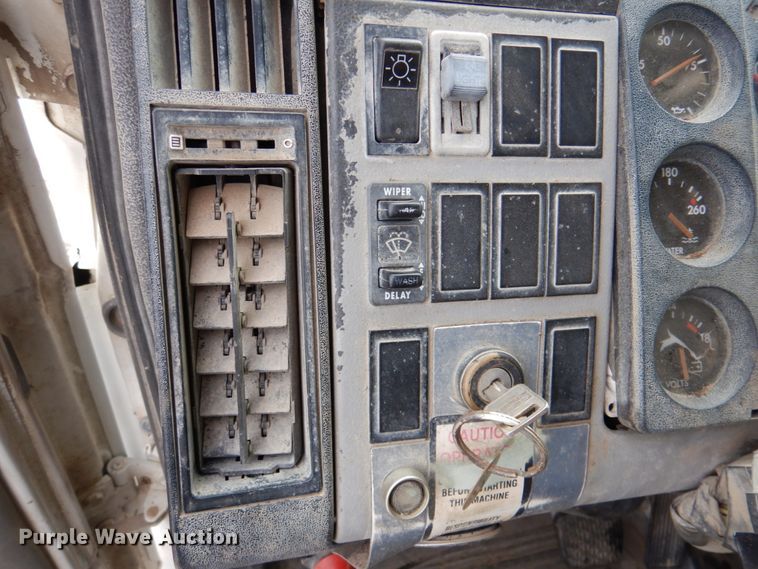 image for item DN2681 1998 Freightliner FL80  dump truck