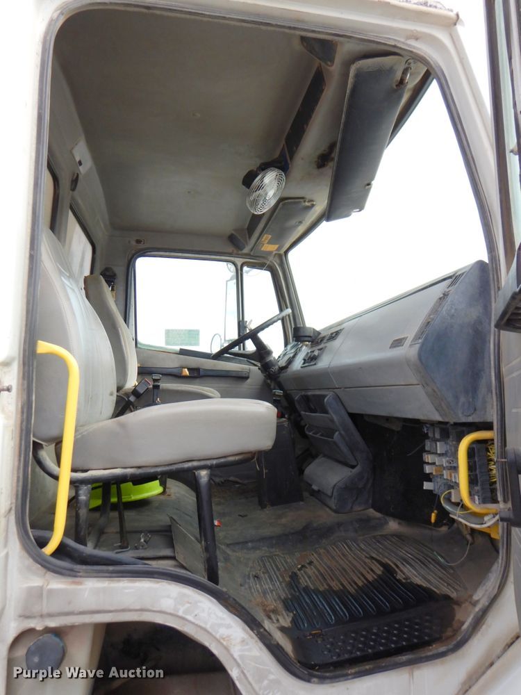 image for item DN2681 1998 Freightliner FL80  dump truck