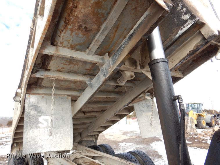 image for item DN2681 1998 Freightliner FL80  dump truck