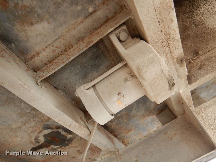 image for item DN2681 1998 Freightliner FL80  dump truck