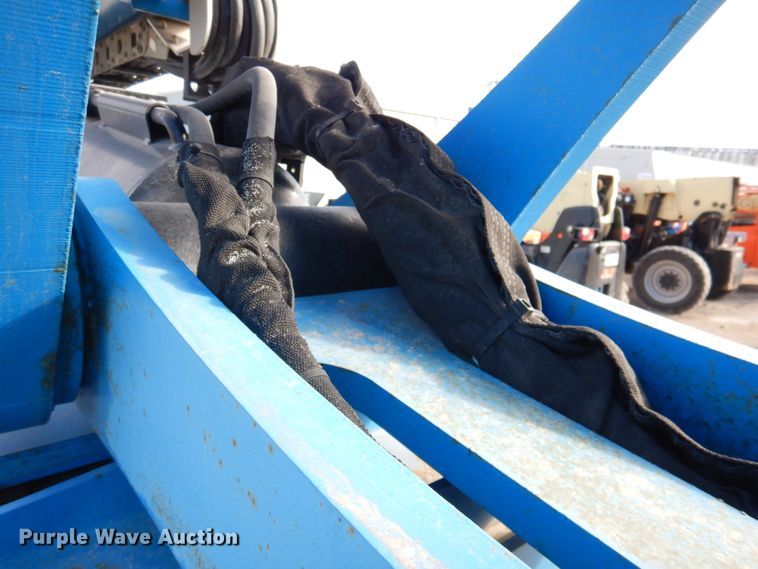 image for item DN2721 2009 Genie Z135  boom lift