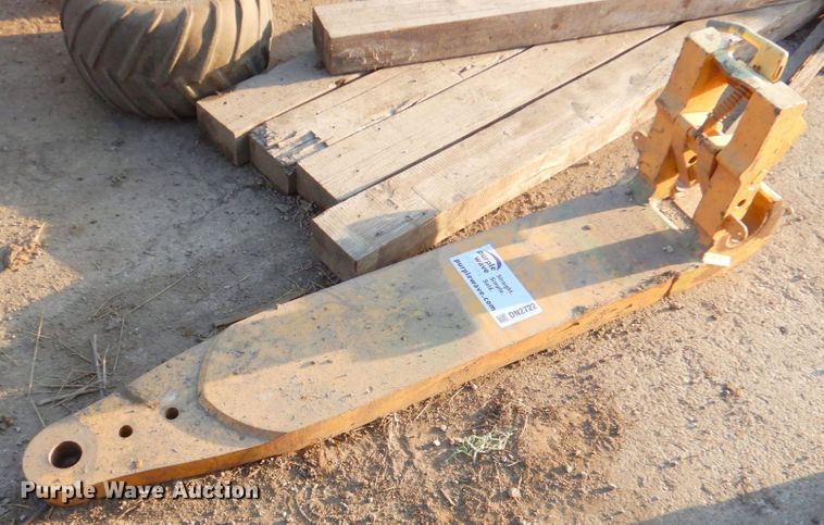 image for item DN2722 John Deere 9500 series drawbar