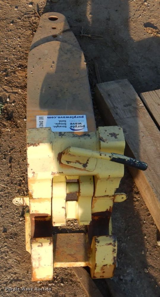 image for item DN2722 John Deere 9500 series drawbar