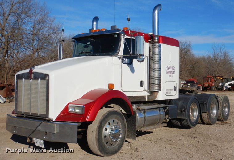 image for item DN2723 2005 Kenworth T800  semi truck