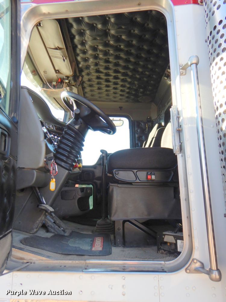 image for item DN2723 2005 Kenworth T800  semi truck