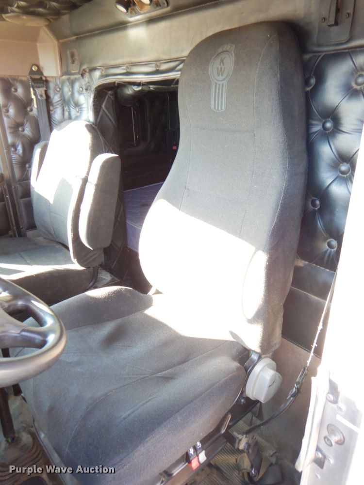 image for item DN2723 2005 Kenworth T800  semi truck