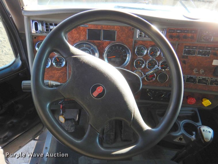 image for item DN2723 2005 Kenworth T800  semi truck