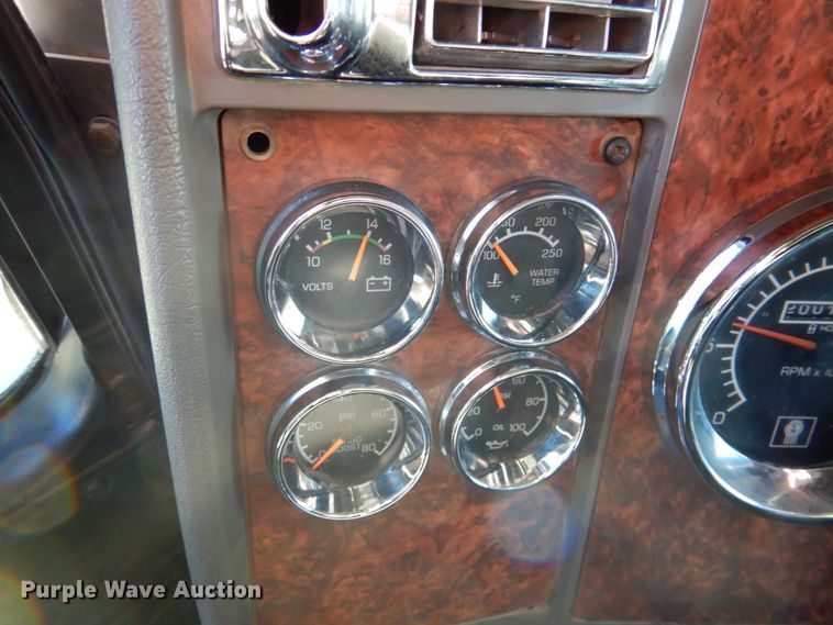 image for item DN2723 2005 Kenworth T800  semi truck