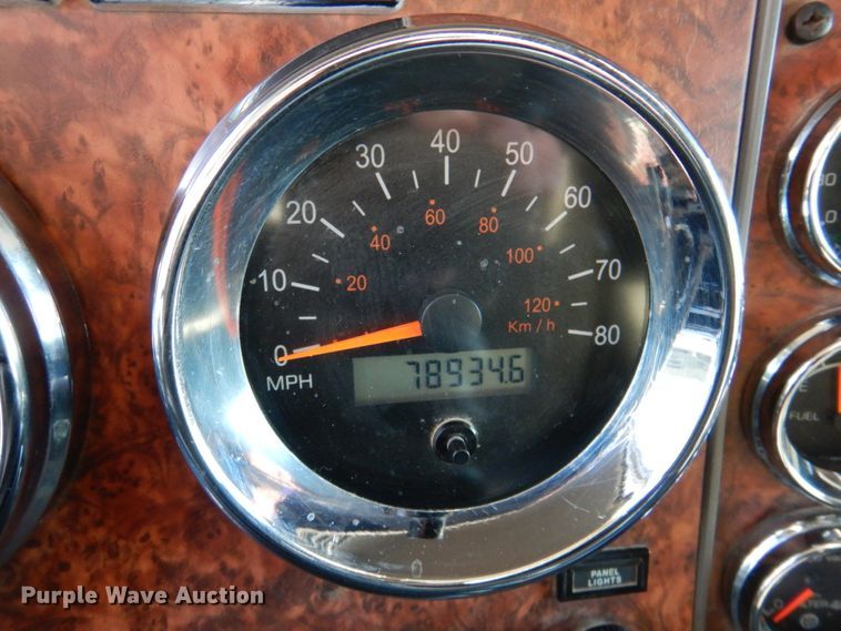 image for item DN2723 2005 Kenworth T800  semi truck