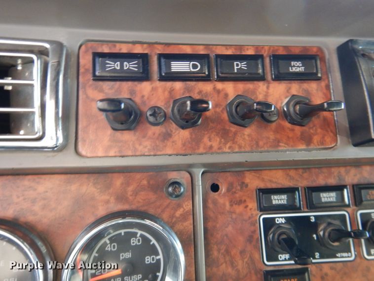 image for item DN2723 2005 Kenworth T800  semi truck