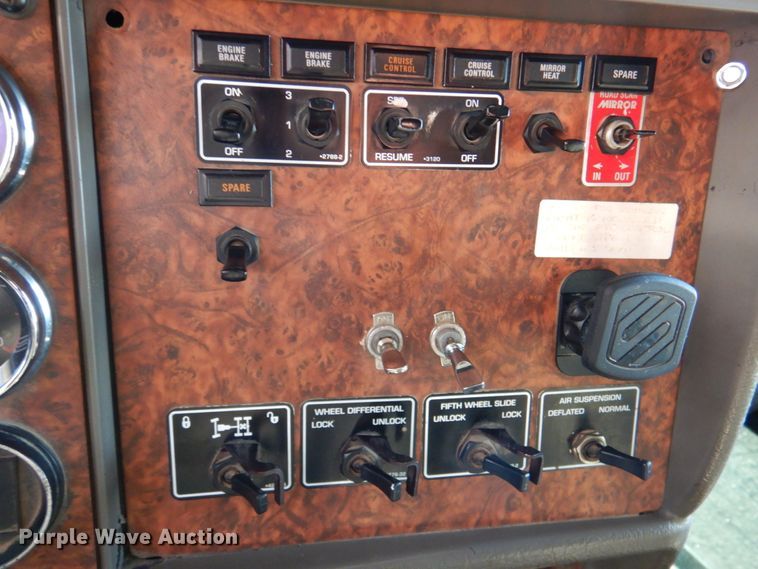 image for item DN2723 2005 Kenworth T800  semi truck