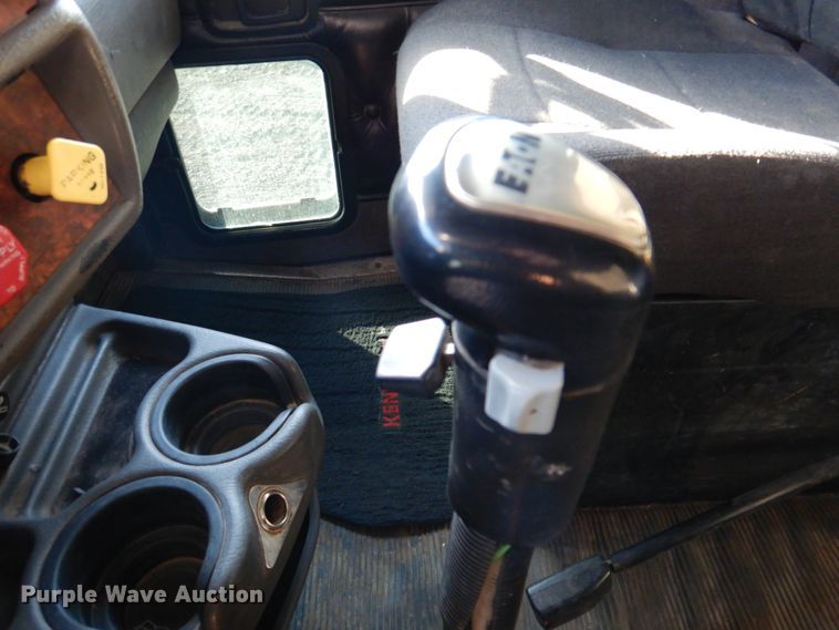 image for item DN2723 2005 Kenworth T800  semi truck