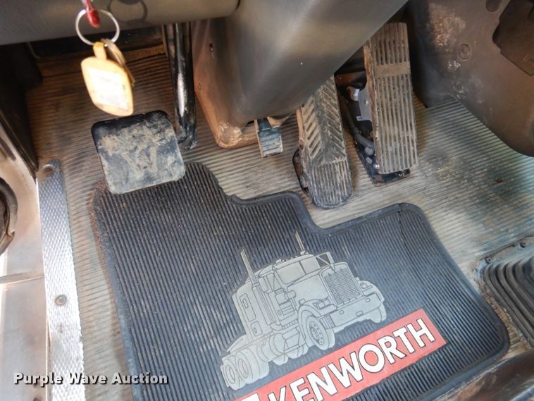 image for item DN2723 2005 Kenworth T800  semi truck