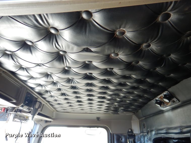 image for item DN2723 2005 Kenworth T800  semi truck