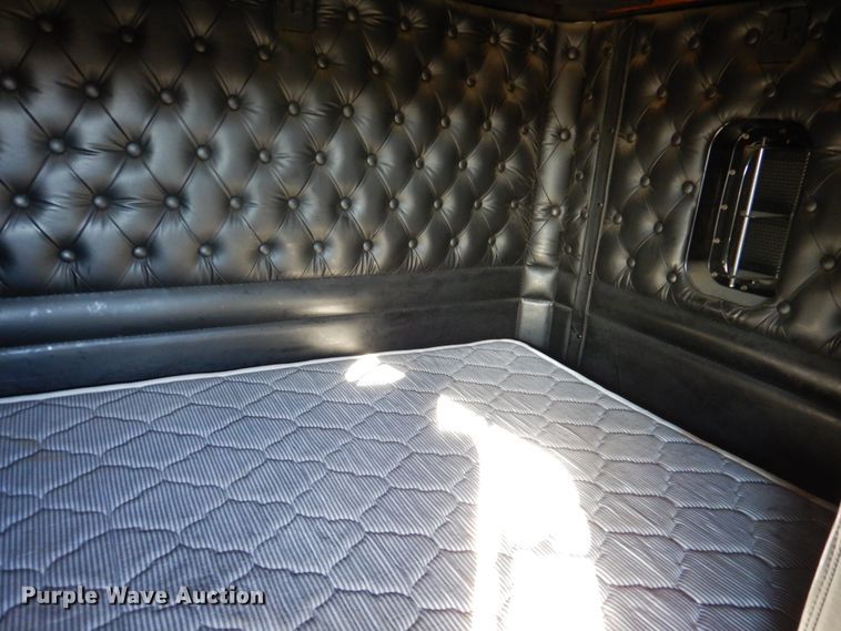 image for item DN2723 2005 Kenworth T800  semi truck