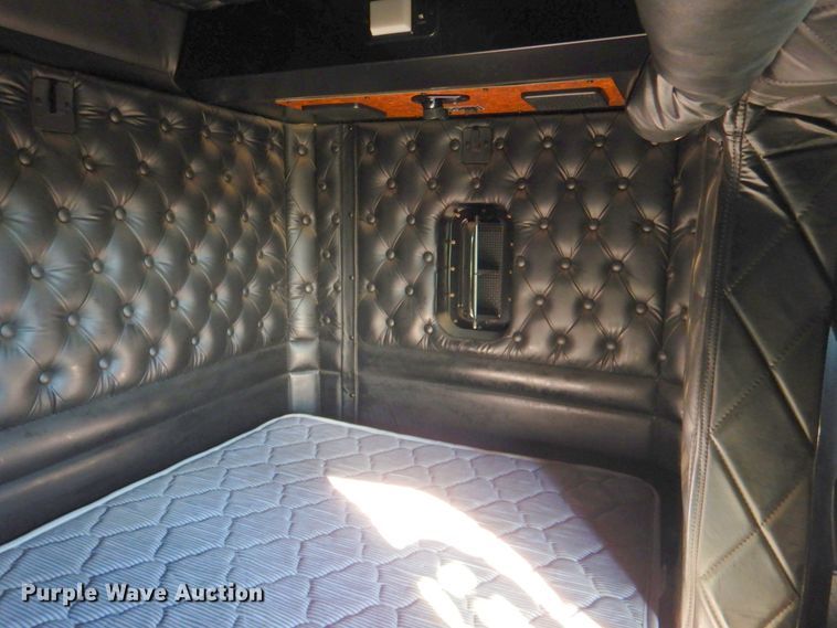 image for item DN2723 2005 Kenworth T800  semi truck