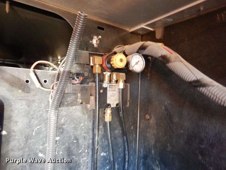 image for item DN2723 2005 Kenworth T800  semi truck