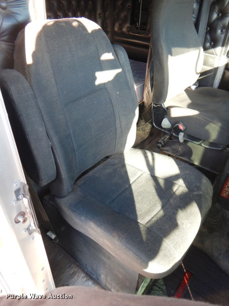 image for item DN2723 2005 Kenworth T800  semi truck