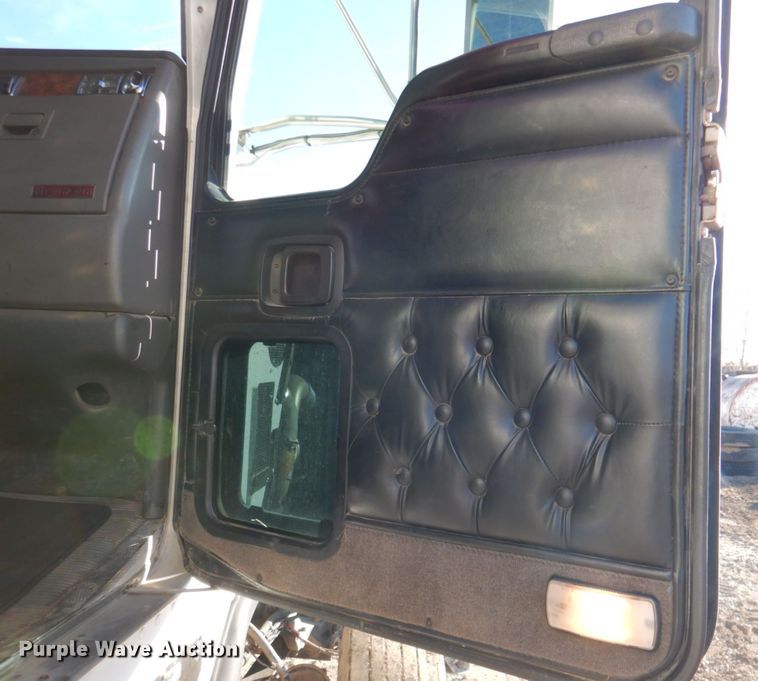 image for item DN2723 2005 Kenworth T800  semi truck