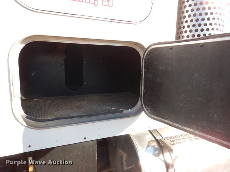 image for item DN2723 2005 Kenworth T800  semi truck