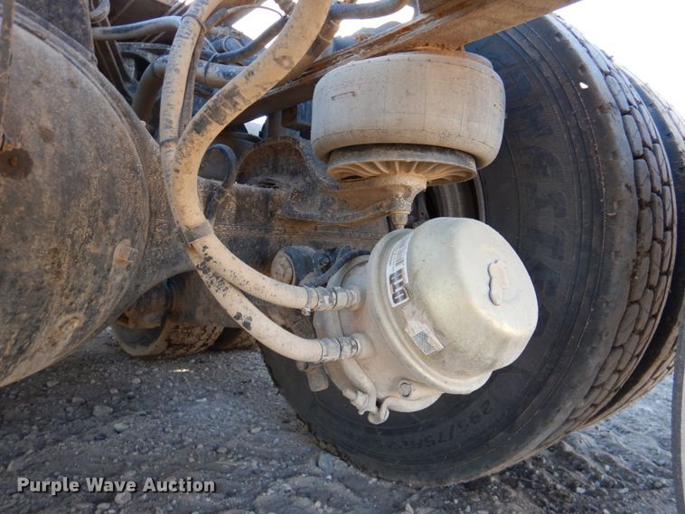 image for item DN2723 2005 Kenworth T800  semi truck