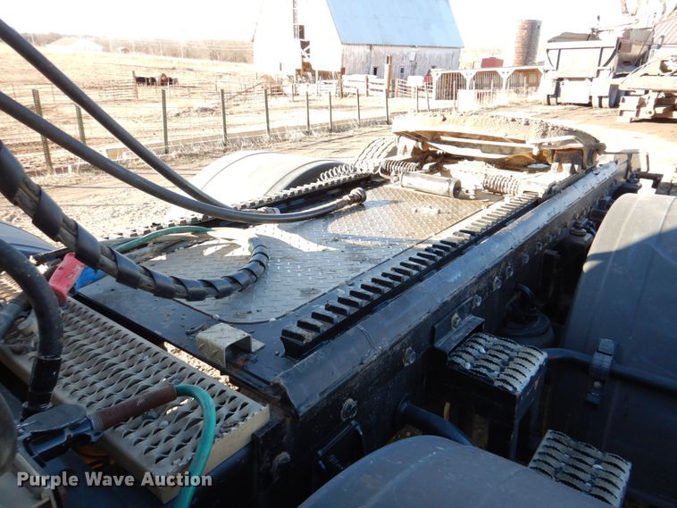 image for item DN2723 2005 Kenworth T800  semi truck