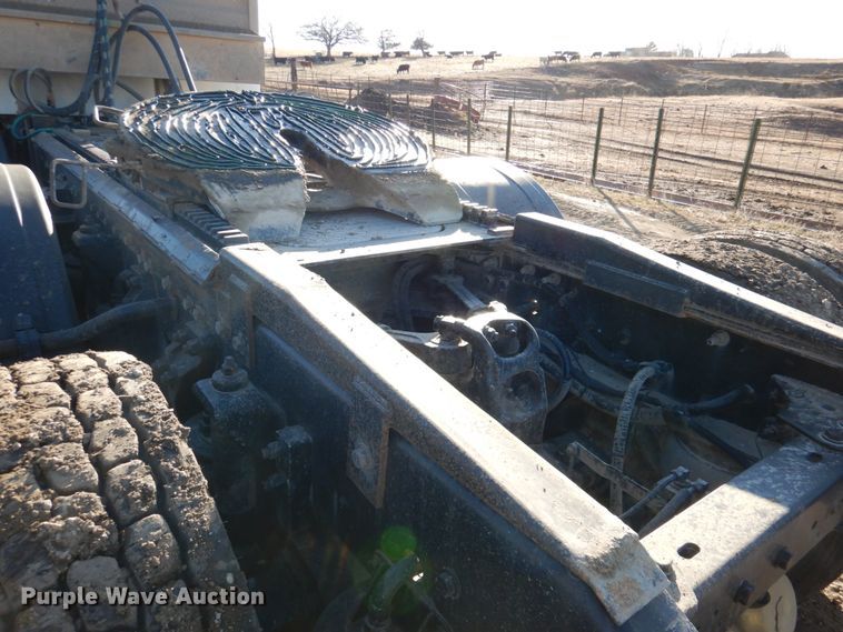 image for item DN2723 2005 Kenworth T800  semi truck