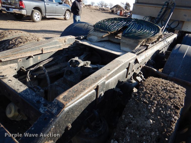 image for item DN2723 2005 Kenworth T800  semi truck