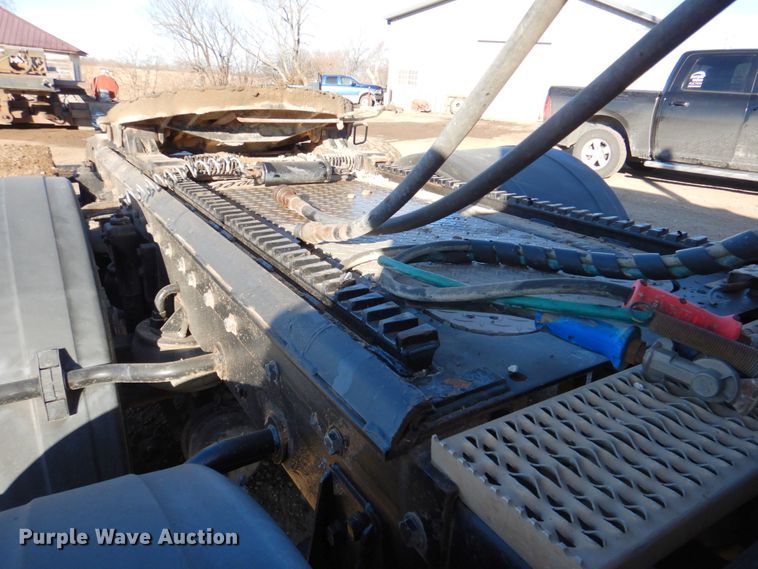 image for item DN2723 2005 Kenworth T800  semi truck