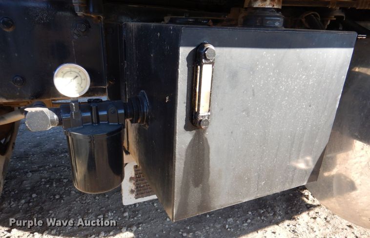 image for item DN2723 2005 Kenworth T800  semi truck