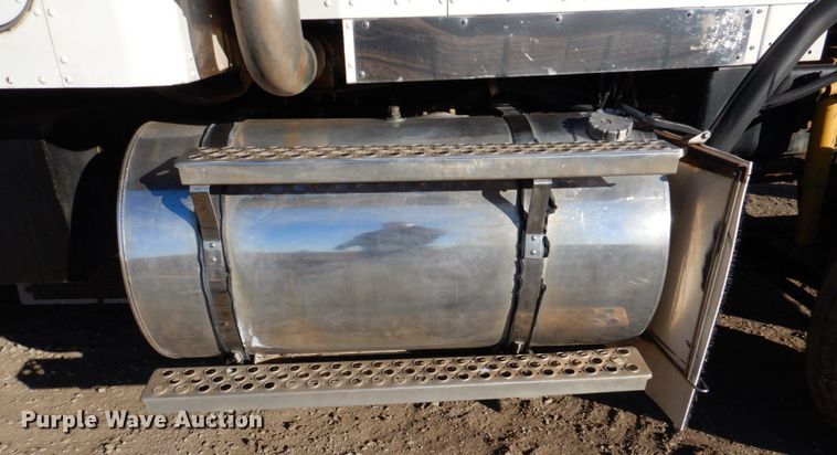 image for item DN2723 2005 Kenworth T800  semi truck