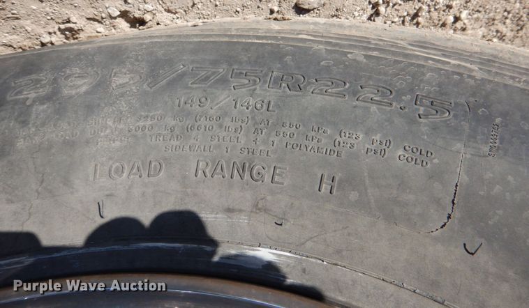 image for item DN2723 2005 Kenworth T800  semi truck