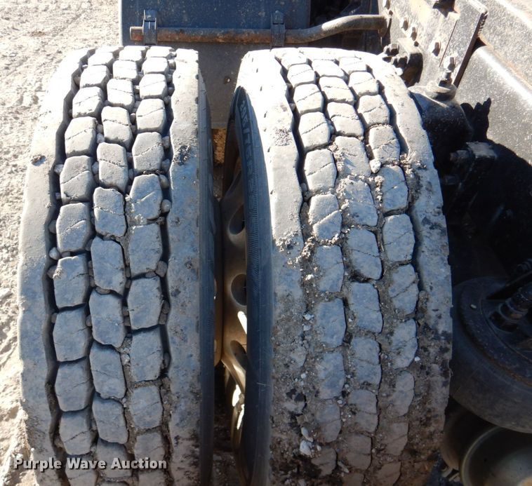 image for item DN2723 2005 Kenworth T800  semi truck