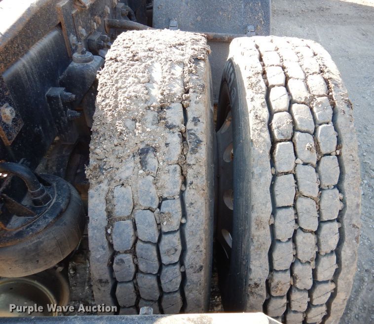 image for item DN2723 2005 Kenworth T800  semi truck