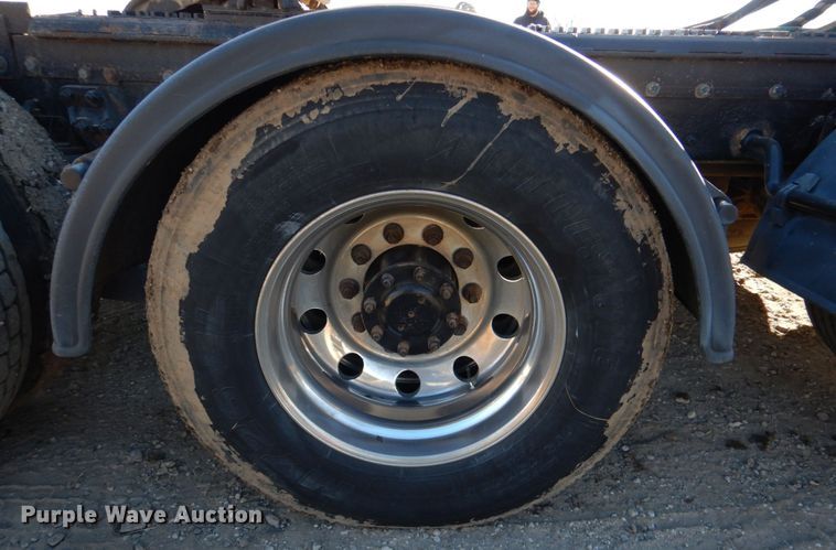 image for item DN2723 2005 Kenworth T800  semi truck