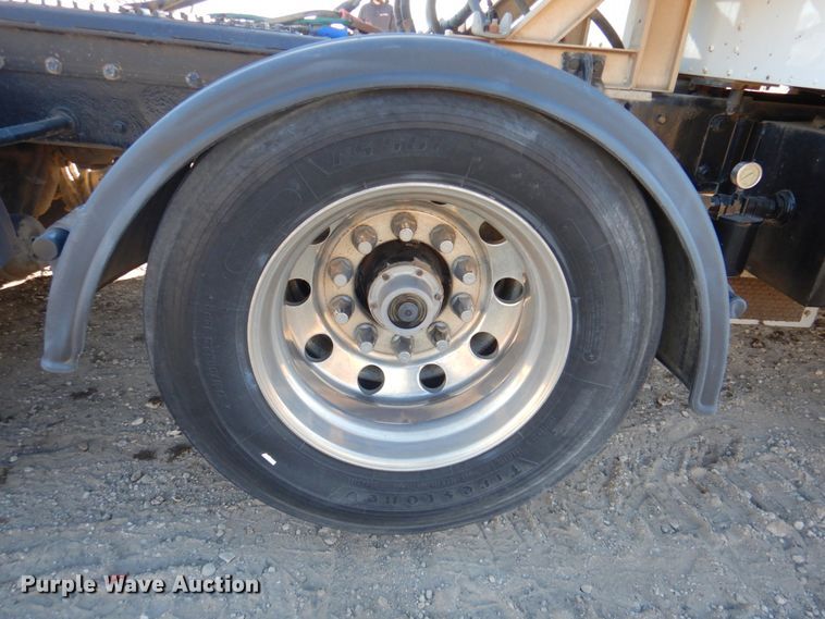 image for item DN2723 2005 Kenworth T800  semi truck