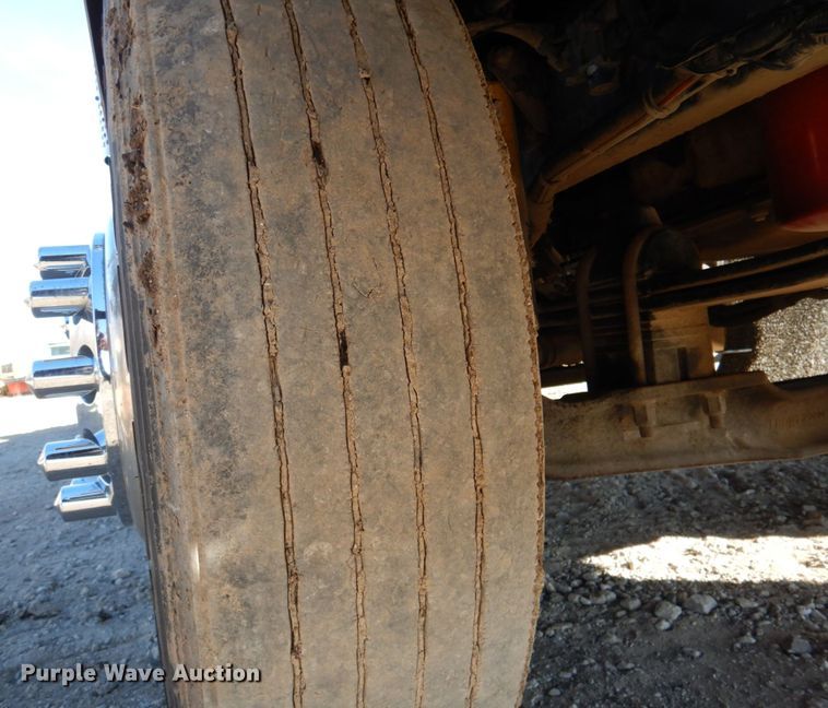 image for item DN2723 2005 Kenworth T800  semi truck