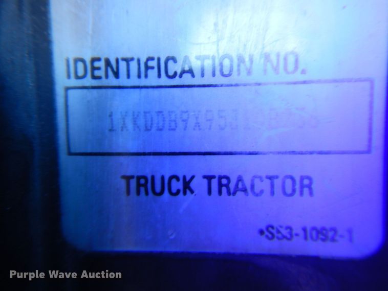 image for item DN2723 2005 Kenworth T800  semi truck