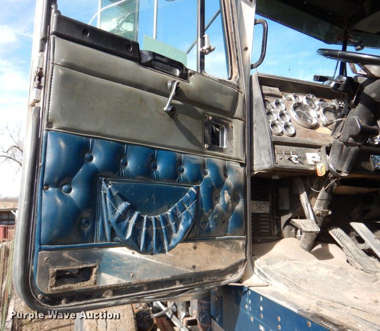 image for item DN2725 1995 Kenworth W900  dump truck