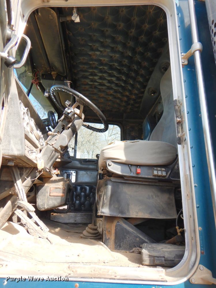 image for item DN2725 1995 Kenworth W900  dump truck