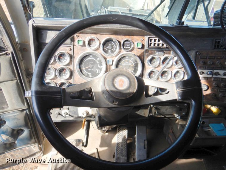 image for item DN2725 1995 Kenworth W900  dump truck